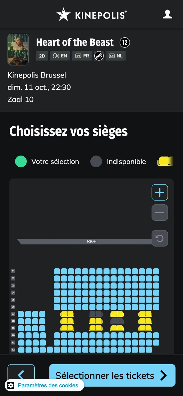 Le plan de salle actuel au téléphone : toute la salle 10 en petits sièges sous les boutons de zoom